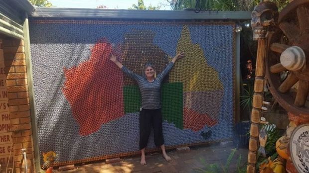 超酷炫的澳洲地图 珀斯女子用了12500个瓶盖